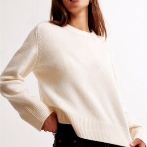 BRAND NEW - Abercrombie Madeline Crew Sweater